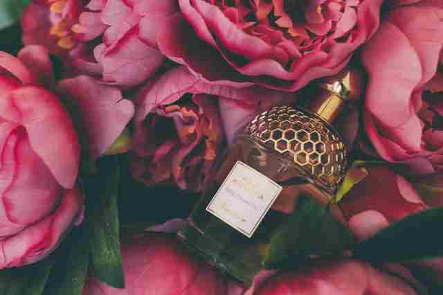 How to Start a Perfume Selling Business