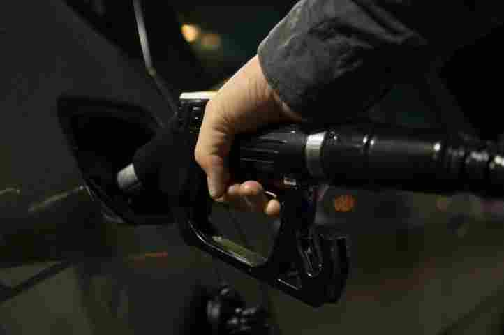 Start A Petrol Pump Business: Dealership Profit, Licensing & Investment